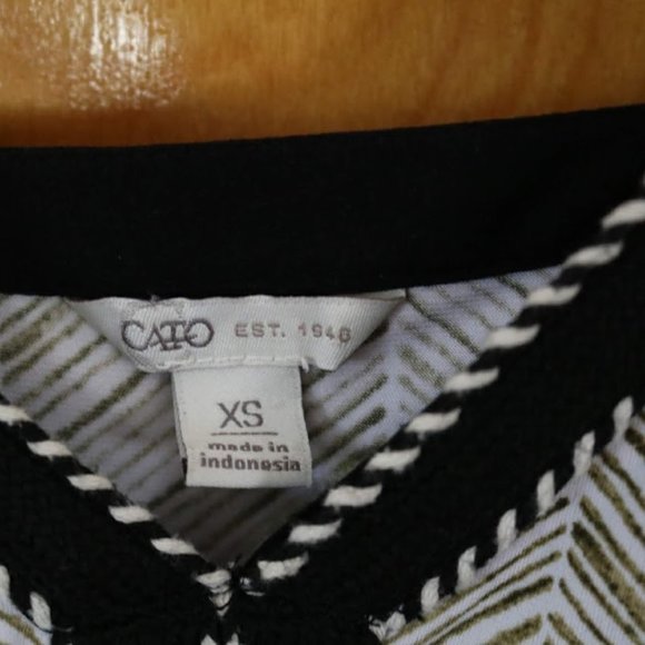 3/$15 CATO Cold Shoulder Pop Over Printed Blouse - Picture 14 of 16